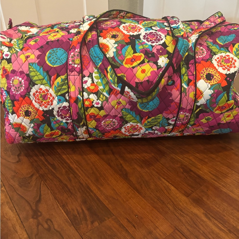 Vera Bradley- NWOT Va Va Bloom Large Traveler Duffle Floral Quilted Bag - Picture 3 of 13